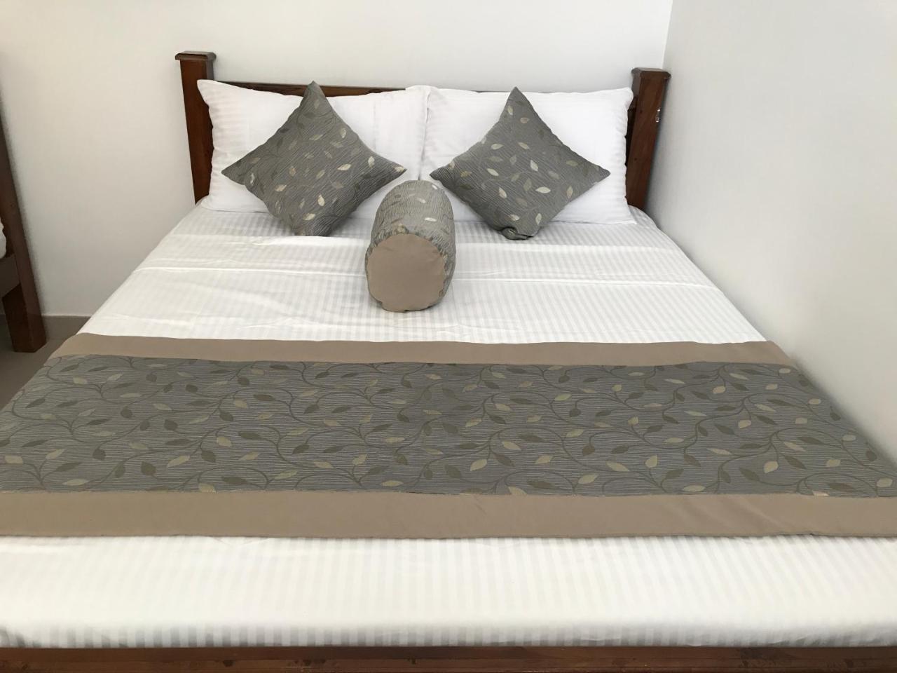 Royal White Tourist Rest Hotel Anuradhapura Luaran gambar