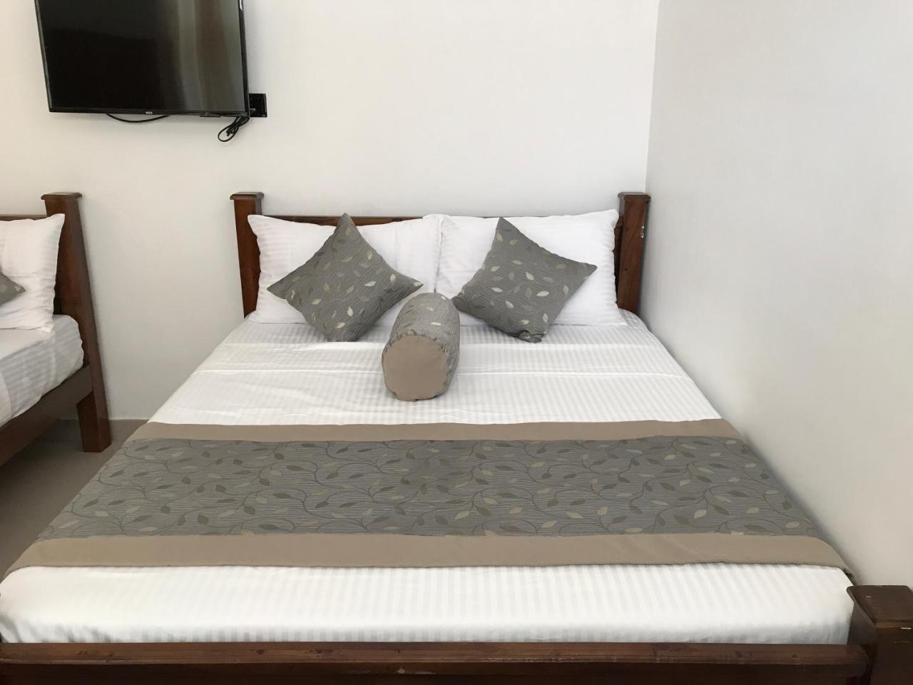 Royal White Tourist Rest Hotel Anuradhapura Luaran gambar