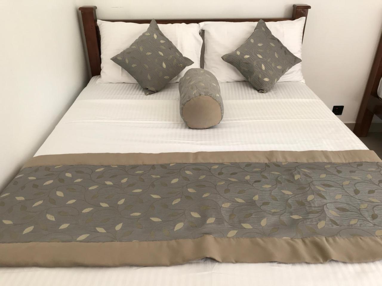 Royal White Tourist Rest Hotel Anuradhapura Luaran gambar