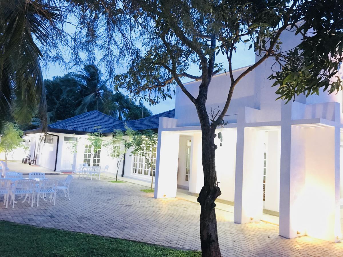 Royal White Tourist Rest Hotel Anuradhapura Luaran gambar