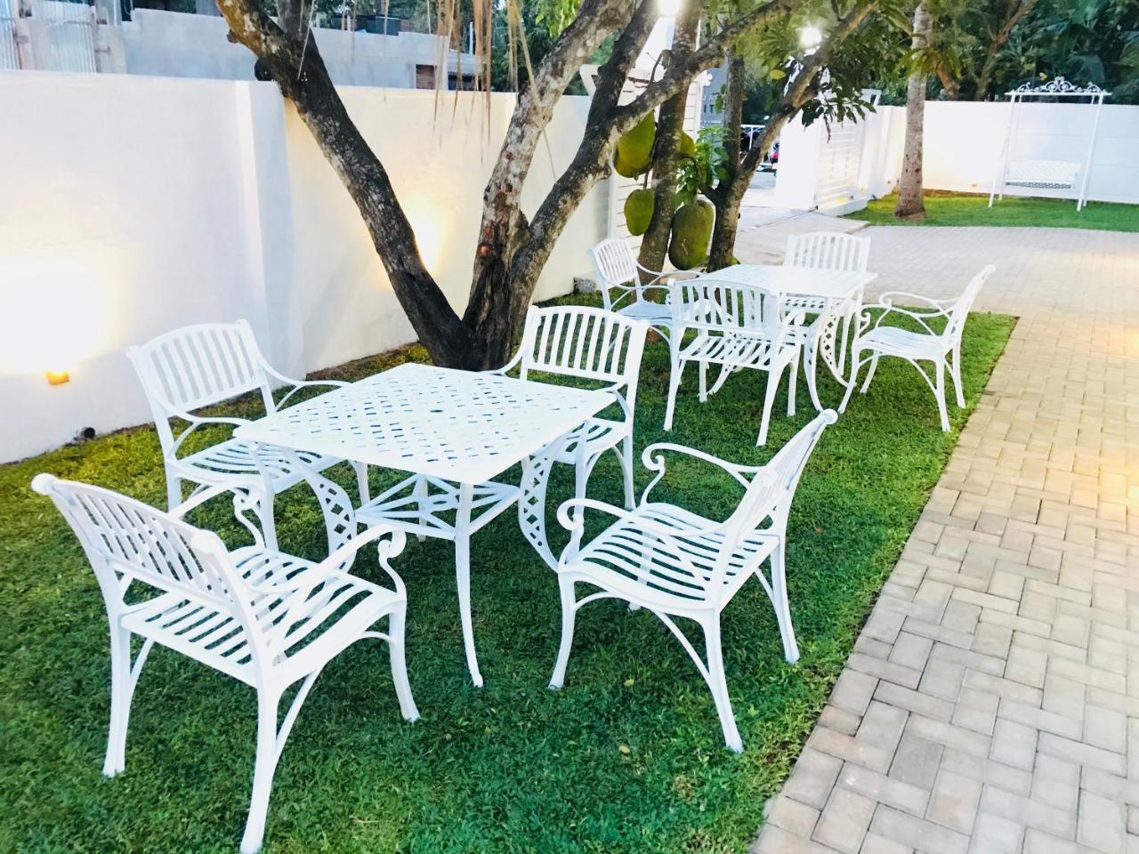 Royal White Tourist Rest Hotel Anuradhapura Luaran gambar