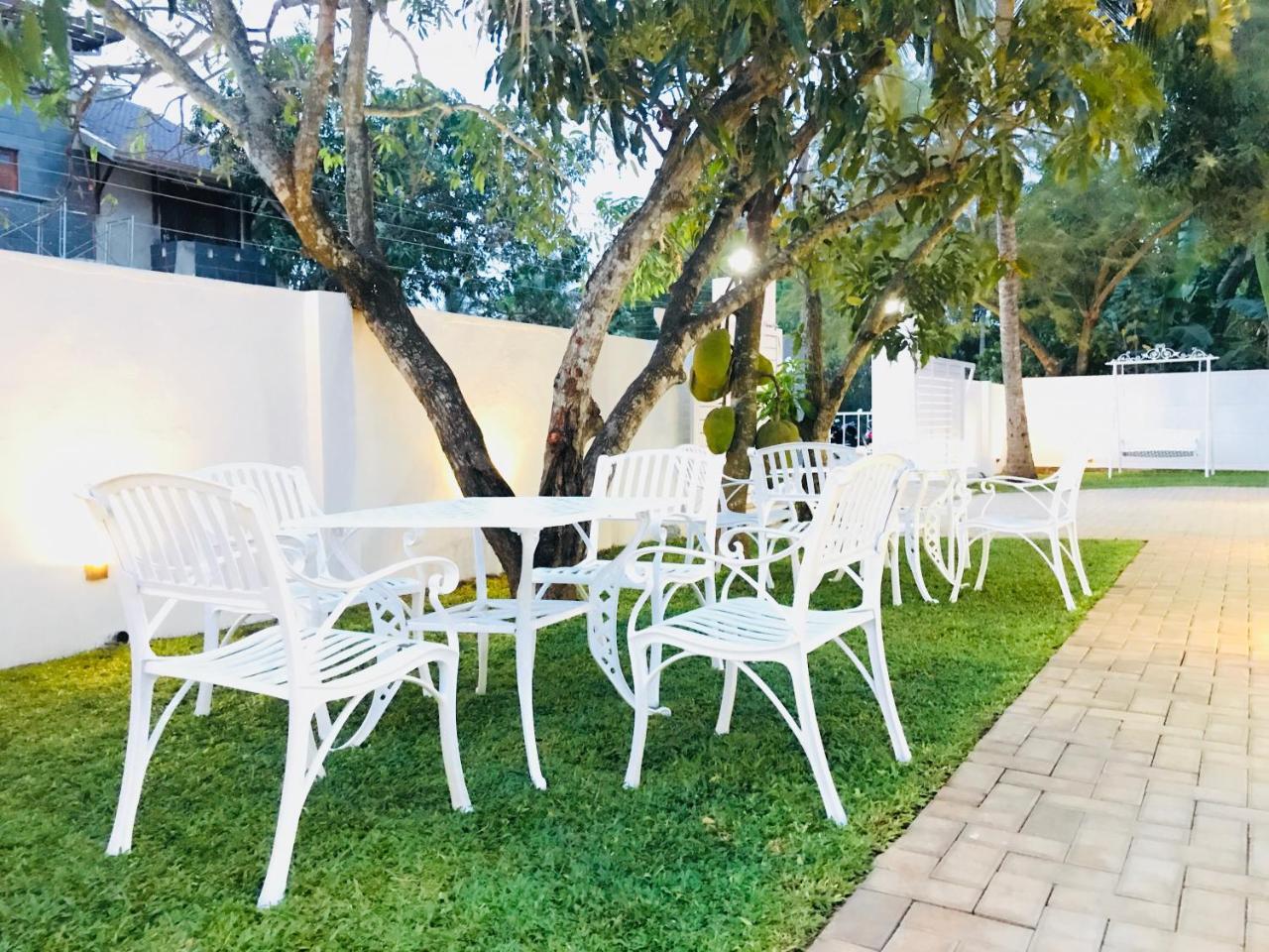 Royal White Tourist Rest Hotel Anuradhapura Luaran gambar