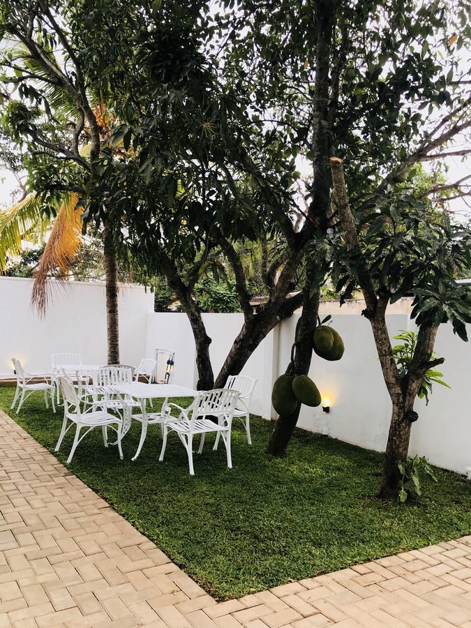 Royal White Tourist Rest Hotel Anuradhapura Luaran gambar