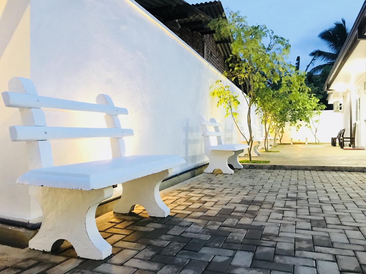 Royal White Tourist Rest Hotel Anuradhapura Luaran gambar